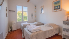 Charming Provençal home in a secure domain near the beach for interesting price