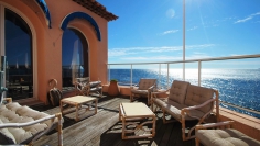 Buitenkans: Unieke te renoveren jaren '30 villa pal aan zee aan de Golf van Saint Tropez