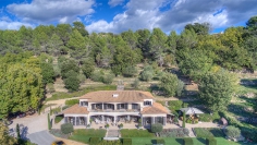 Stunning contemporary villa with panoramic views close to the Terre Blanche golf course