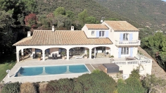 Impressive villa with fabulous views over the bay of Cavalaire