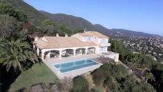 Impressive villa with fabulous views over the bay of Cavalaire