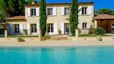 Stunning Provencal bastide close to the golf course for excellent price