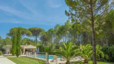 Stunning Provencal bastide close to the golf course for excellent price