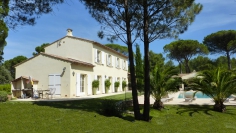 Stunning Provencal bastide close to the golf course for excellent price