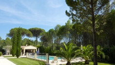 Stunning Provencal bastide close to the golf course for excellent price