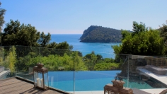 Zeer mooie moderne villa met spectaculair zicht op zee