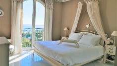 RARE: Fabulous seafront apartment in Sainte Maxime