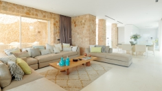 Luxe en moderne Ibiza stijl villa met hotelservices en verhuurvergunning