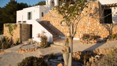 Fantastische Ibiza villa met waanzinnig uitzicht op zee en Es Vedra en met verhuurvergunning