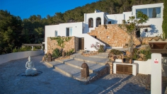 Fantastische Ibiza villa met waanzinnig uitzicht op zee en Es Vedra en met verhuurvergunning