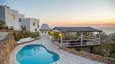 Fantastische Ibiza villa met waanzinnig uitzicht op zee en Es Vedra en met verhuurvergunning