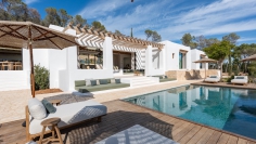 Unique New-Build Blakstad Villa in Protected Natural Setting with Stunning Views