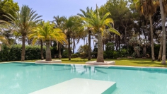 Unique and stunning sea front villa with granted building license for Blakstad reform project