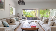 Super charmante Ibiza finca met verhuurlicentie, privacy en toplocatie tussen stad en strand