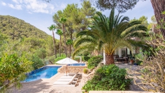Super charmante Ibiza finca met verhuurlicentie, privacy en toplocatie tussen stad en strand