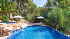 Super charmante Ibiza finca met verhuurlicentie, privacy en toplocatie tussen stad en strand