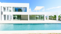 Stunning new buils luxury villa  located at walking distance from the beach