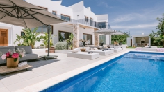 Luxury modern villa with lots of Privacy and Comfort, Close to the Beach and Ibiza Town