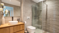 Modern en stijlvol Ibiza appartement in luxe complex aan zee voor interessante prijs!