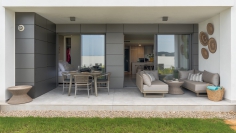 Modern en stijlvol Ibiza appartement in luxe complex aan zee voor interessante prijs!