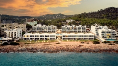 Modern en stijlvol Ibiza appartement in luxe complex aan zee voor interessante prijs!