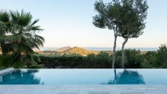 Spectaculaire moderne Ibiza stijl villa in Es Cubells – nu tegen een zeer aantrekkelijke prijs!