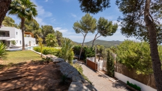 Spectaculaire moderne Ibiza stijl villa in Es Cubells – nu tegen een zeer aantrekkelijke prijs!