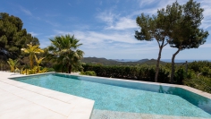 Spectaculaire moderne Ibiza stijl villa in Es Cubells – nu tegen een zeer aantrekkelijke prijs!