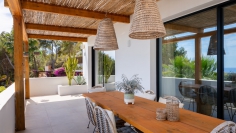 Spectaculaire moderne Ibiza stijl villa in Es Cubells – nu tegen een zeer aantrekkelijke prijs!