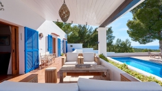 Authentieke Ibiza villa met schitterend zeezicht en zeer veel potentieel!