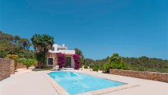 Schitterende nieuw gebouwde Ibiza stijl villa met veel grond en zeezicht