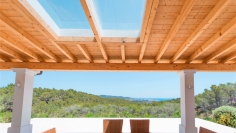 Schitterende nieuw gebouwde Ibiza stijl villa met veel grond en zeezicht