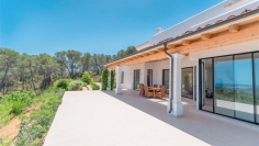 Schitterende nieuw gebouwde Ibiza stijl villa met veel grond en zeezicht