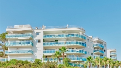 Stunning frontline 3 bed apartment offering amazing views of Talamanca Bay