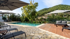 Fully renovated spacious Ibiza villa with separate guest house in Es Cubells