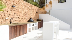 Schitterende Ibiza stijl villa met spectaculair zeezicht in Es Cubells