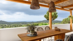 Schitterende Ibiza stijl villa met spectaculair zeezicht in Es Cubells