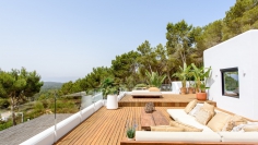 Schitterende Ibiza stijl villa met spectaculair zeezicht in Es Cubells