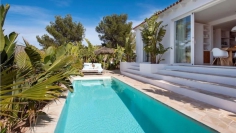 Charmant Ibiza stijl huis op loopafstand van het strand van Cala Vadella