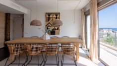 Stijlvol appartement met zeer groot terras en zeeicht in het hart van Talamanca