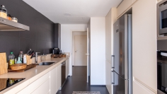 Stijlvol appartement met zeer groot terras en zeeicht in het hart van Talamanca