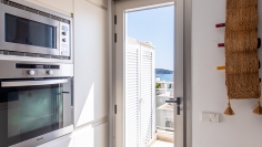 Stijlvol appartement met zeer groot terras en zeeicht in het hart van Talamanca