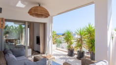 Stijlvol appartement met zeer groot terras en zeeicht in het hart van Talamanca