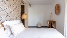 Stijlvol appartement met zeer groot terras en zeeicht in het hart van Talamanca