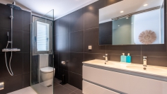 Stijlvol appartement met zeer groot terras en zeeicht in het hart van Talamanca