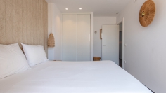 Stijlvol appartement met zeer groot terras en zeeicht in het hart van Talamanca