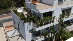 Stijlvol appartement met zeer groot terras en zeeicht in het hart van Talamanca