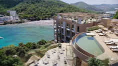 Ultra luxe Ibiza hotel appartementen pal aan zee met verhuurlicentie