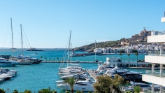 Superb luxurious 5 bed apartment in best building frontline Marina Botafoch 