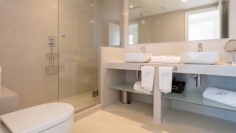 Contemporary penthouse with sea views located at walking distance to Talamanca Beach